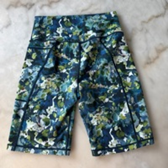 Sweaty Betty Super Sculpt 8" Sustainable Cycling Shorts Sz S Green Blue Printed - Picture 9 of 13